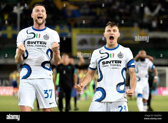 verona-italy-27th-aug-2021-inter-players-milan-skriniar-and-nicolo-barella-celebrate-the-victory-at-the-end-of-the-serie-a-20212022-football-match-between-hellas-verona-and-fc-internazionale-at-marcantonio-bentegodi-s.jpg